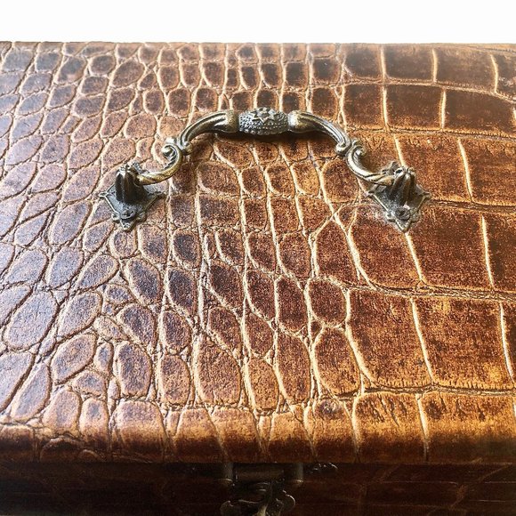 Vintage Hinged Wood Box Leather Overlay Felt Interior Metal Handle Trinket Jewel - Picture 8 of 10
